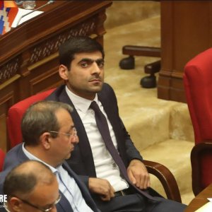 ԱԺ քննարկումների դահլիճում մարտի 31-ին տեղի ունեցած առերևույթ խուլիգանության դեպքի նախաքննությունն ավարտվել է. Մհեր Սահակյանին մեղադրանք է ներկայացվել