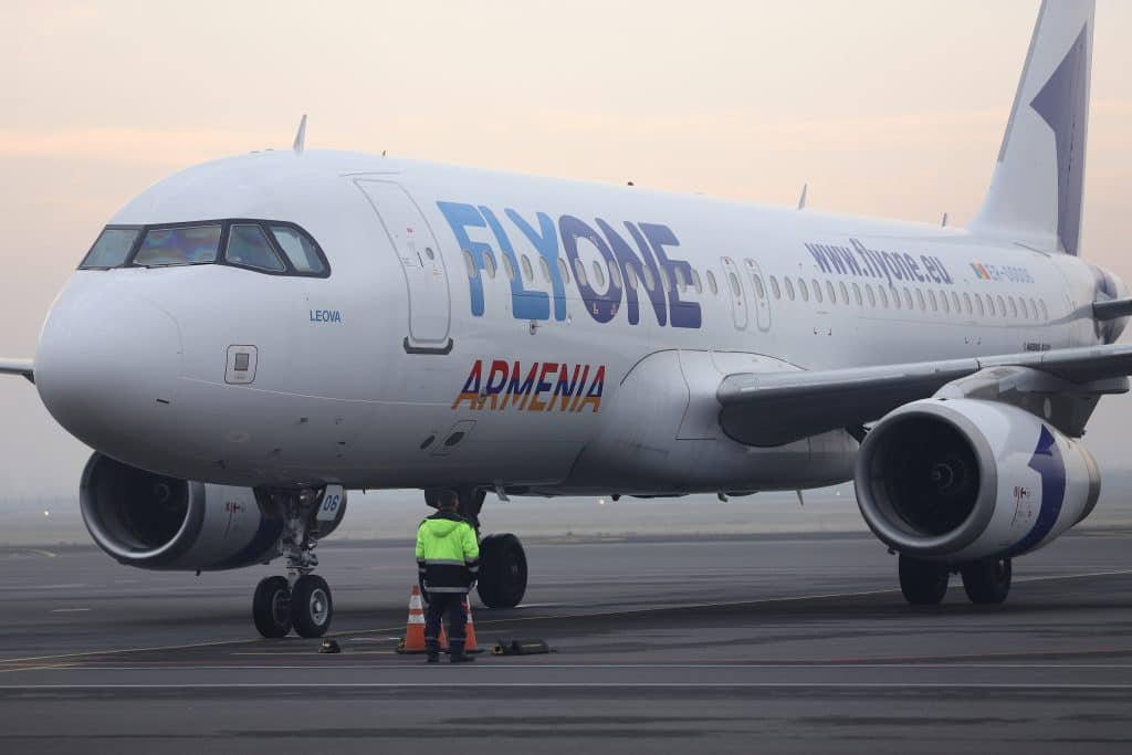 Երևան-Դուբայ չվերթի ինքնաթիռը վայրէջք է կատարել Իրանում՝ Դուբայի օդային տարածք FLYONE ընկերության օդանավի մուտքն արգելելու պատճառով․ 6 ժամ ինքնաթիռում սպասելուց հետո են միայն ուղևորները կարողացել թռչել Դուբայ