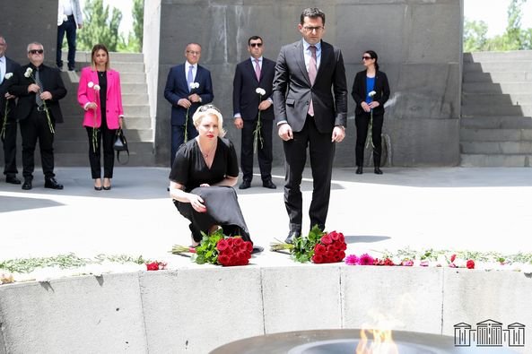 Սլովենիայի ԱԺ նախագահի գլխավորած պատվիրակությունը այցելել է Ծիծեռնակաբերդի հուշահամալիր և ծաղիկներ դրել Հայոց ցեղասպանության զոհերի հիշատակը հավերժացնող անմար կրակի մոտ