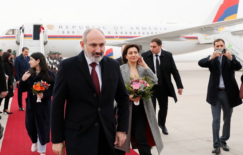 Վարչապետը մեկնել է Մոլդովա․ Քիշնևում նախատեսված է ՀՀ վարչապետի, Ֆրանսիայի նախագահի, Գերմանիայի կանցլերի, ԵԽ նախագահի և Ադրբեջանի նախագահի 5-ակողմ հանդիպումը