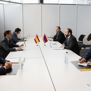 Արարատ Միրզոյանը հանդիպում է ունեցել Իսպանիայի ԱԳ նախարար Խոսե Մանուել Ալբարես Բուենոյի հետ