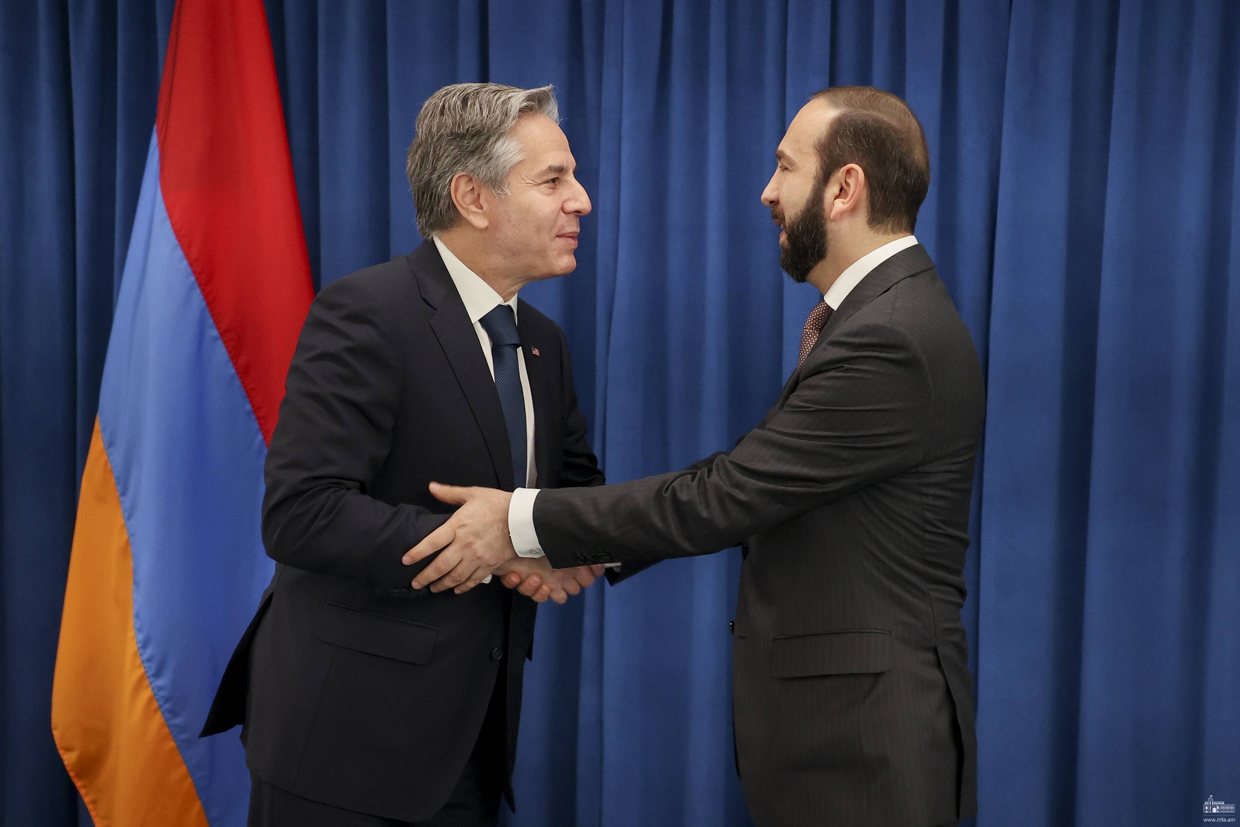 Միրզոյան-Բլինքեն հանդիպմանը կարևորվել է Հայաստանի և Ադրբեջանի միջև սահմանազատման գործընթացի ապահովումը՝ հիմնված Ալմա-Աթայի հռչակագրի և 1975թ. քարտեզի վրա, սահմանից զորքերի հետքաշումը և ԼՂ ժողովրդի իրավունքների և անվտանգության հարցերի հասցեագրումը