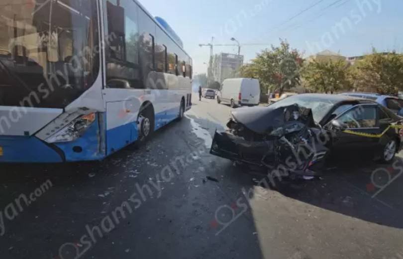 Երևանում բախվել են «Տոյոտա»-ն և թիվ 48 երթուղին սպասարկող ավտոբուսը. կա 9 վիրավոր