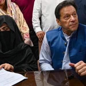 Պակիստանի նախկին վարչապետին և նրա կնոջը դատապարտել են 14 տարվա ազատազրկման