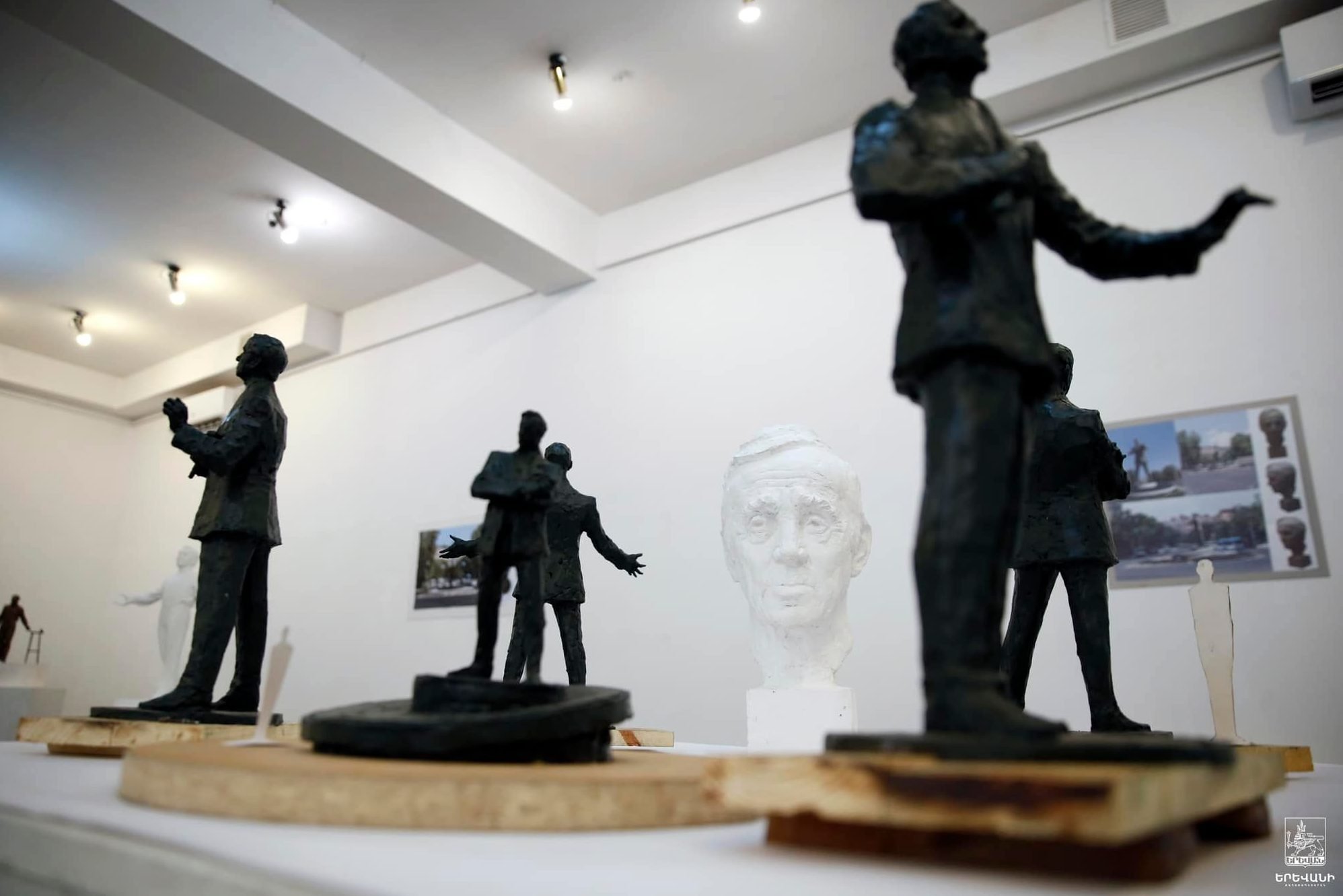 Երևանում կտեղադրվի Շառլ Ազնավուրի արձանը. հայտարարվել է հուշարձանի նախագծի բաց մրցույթ