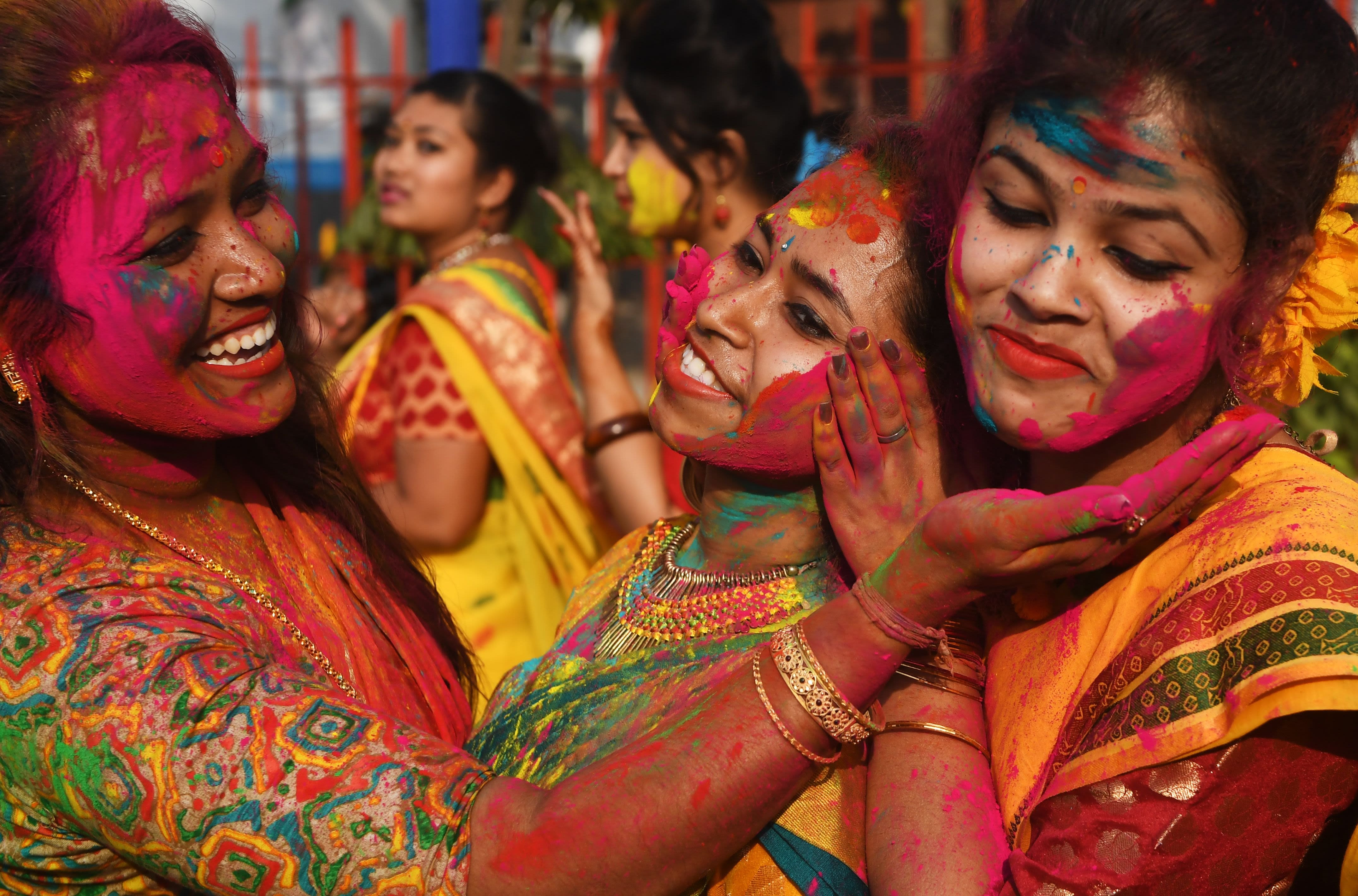 Հոլի․ այսօր հնդիկները նշում են գույների փառատոնը․ լուսանկարներ