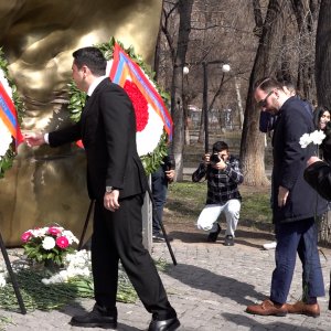 ԱԺ նախագահը և ՔՊ խմբակցության պատգամավորները հարգանքի տուրք մատուցեցին 2008 թ․ մարտի 1-ի զոհերի հիշատակին
