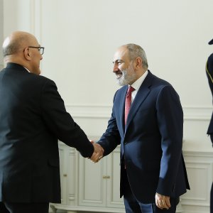Վարչապետն ընդունել է Հայաստանի ամերիկյան համալսարանի նախագահին