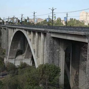 Մորը սպանելուց հետո ինքնասպան է եղել` նետվելով կամրջից
